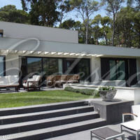 Вилла на первой линии моря/озера, в пригороде в Испании, Каталония, Жирона, 333 кв.м.