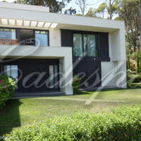 Вилла на первой линии моря/озера, в пригороде в Испании, Каталония, Жирона, 333 кв.м.