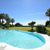 Вилла на первой линии моря/озера, в пригороде в Испании, Андалусия, 1250 кв.м.