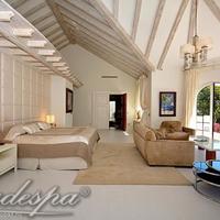 Вилла на первой линии моря/озера, в пригороде в Испании, Андалусия, 1250 кв.м.