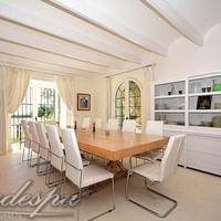 Вилла на первой линии моря/озера, в пригороде в Испании, Андалусия, 1250 кв.м.