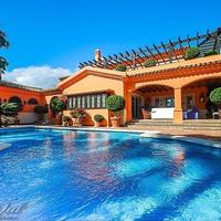 Вилла на второй линии моря/озера, в пригороде в Испании, Андалусия, 770 кв.м.