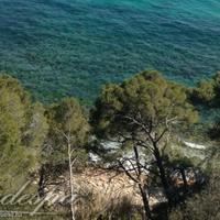 Вилла на первой линии моря/озера, в пригороде в Испании, Каталония, Жирона, 700 кв.м.