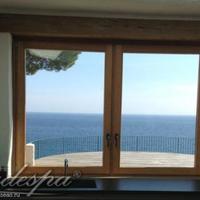 Вилла на первой линии моря/озера, в пригороде в Испании, Каталония, Жирона, 700 кв.м.