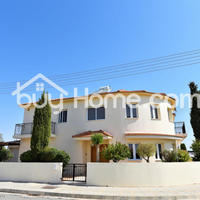 House in Republic of Cyprus, Eparchia Larnakas, Larnaca, 240 sq.m.