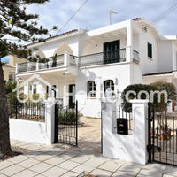 House in Republic of Cyprus, Eparchia Larnakas, Larnaca, 400 sq.m.