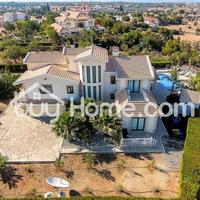 House in Republic of Cyprus, Larnaca, 420 sq.m.