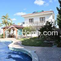House in Republic of Cyprus, Larnaca, 270 sq.m.