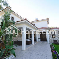House in Republic of Cyprus, Larnaca, 380 sq.m.