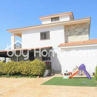 House in Republic of Cyprus, Eparchia Larnakas, Larnaca, 210 sq.m.