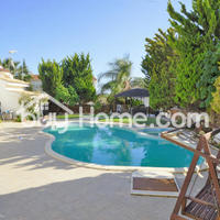 House in Republic of Cyprus, Larnaca, 400 sq.m.