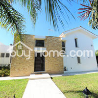 House in Republic of Cyprus, Eparchia Larnakas, 204 sq.m.