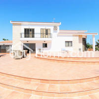 Villa in Republic of Cyprus, Eparchia Larnakas, Larnaca, 700 sq.m.