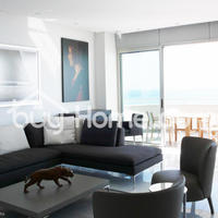 Flat at the first line of the sea / lake in Republic of Cyprus, Eparchia Larnakas, Larnaca, 180 sq.m.