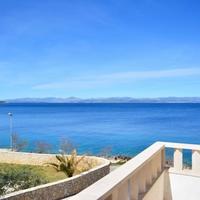 Дом на первой линии моря/озера в Хорватии, Медулин, 232 кв.м.