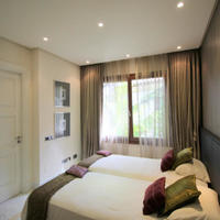 Апартаменты на первой линии моря/озера в Испании, Каталония, Багур, 197 кв.м.