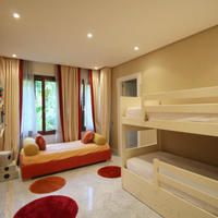 Апартаменты на первой линии моря/озера в Испании, Каталония, Багур, 197 кв.м.