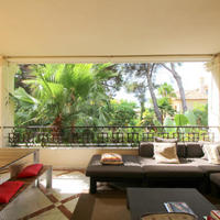 Апартаменты на первой линии моря/озера в Испании, Каталония, Багур, 197 кв.м.