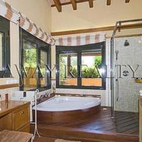 Дом в пригороде в Испании, Андалусия, Марбелья, 689 кв.м.