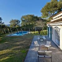 Villa in the suburbs in Guyane, 437 sq.m.