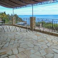 Villa at the first line of the sea / lake in Guyane, 500 sq.m.