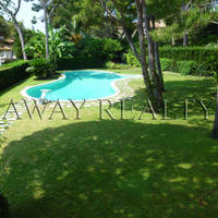 Villa in the suburbs in Guyane, 1860 sq.m.