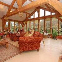 Chalet in the suburbs in United Kingdom, England, London