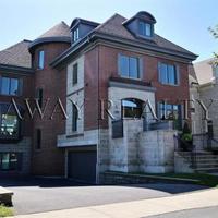 House in the suburbs in Canada, Communaute metropolitaine de Montreal, 203 sq.m.
