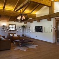 Chalet in the suburbs in Austria, Hall in Tyrol, 208 sq.m.