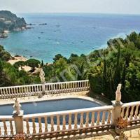 Дом на первой линии моря/озера в Испании, Каталония, Жирона