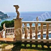 Дом на первой линии моря/озера в Испании, Каталония, Жирона