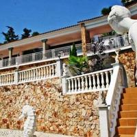 Дом на первой линии моря/озера в Испании, Каталония, Жирона