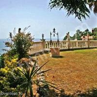 Дом на первой линии моря/озера в Испании, Каталония, Жирона