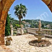 Дом на первой линии моря/озера в Испании, Каталония, Жирона