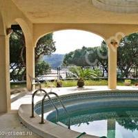 Villa at the first line of the sea / lake in Spain, Catalunya, Girona
