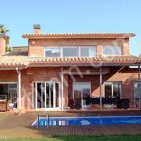 Villa at the second line of the sea / lake in Spain, Catalunya, Girona, 337 sq.m.
