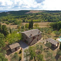 Дом в пригороде в Италии, Пьенца, 395 кв.м.