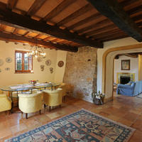 Дом в пригороде в Италии, Пьенца, 395 кв.м.