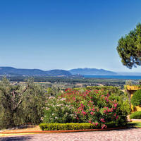 Villa at the second line of the sea / lake, in the suburbs in Italy, Toscana, Pisa, 250 sq.m.