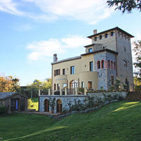 Замок в пригороде в Италии, Умбриатико, 971 кв.м.