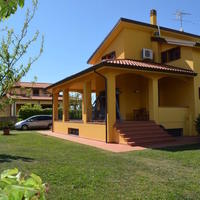 Villa at the second line of the sea / lake in Italy, Pisa, 244 sq.m.