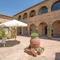 Дом в пригороде в Италии, Палау, 1200 кв.м.