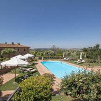 Дом в пригороде в Италии, Палау, 1200 кв.м.