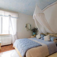 Apartment at the second line of the sea / lake, in the suburbs in Italy, Pienza, 100 sq.m.