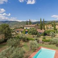 House in the suburbs in Italy, Pienza, 350 sq.m.