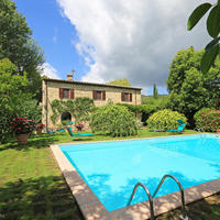 House in the suburbs in Italy, Montalcino, 555 sq.m.