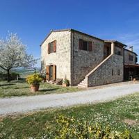 Вилла в пригороде в Италии, Пьенца, 400 кв.м.