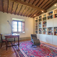 Вилла в пригороде в Италии, Пьенца, 400 кв.м.