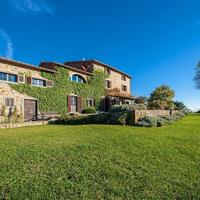 House in the suburbs in Italy, Umbriatico, 583 sq.m.