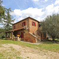 Дом в пригороде в Италии, Пьенца, 790 кв.м.